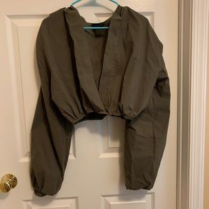 Pretty little thing deep cut crop top